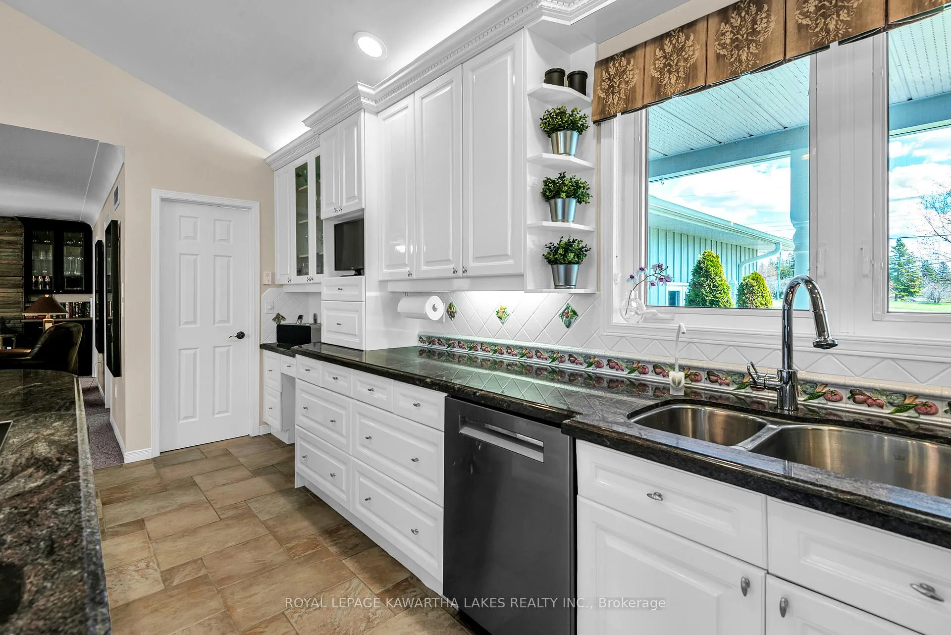 Photo 14 of 3 Lagoon Drive, Kawartha Lakes, Fenelon Falls — HOMEH