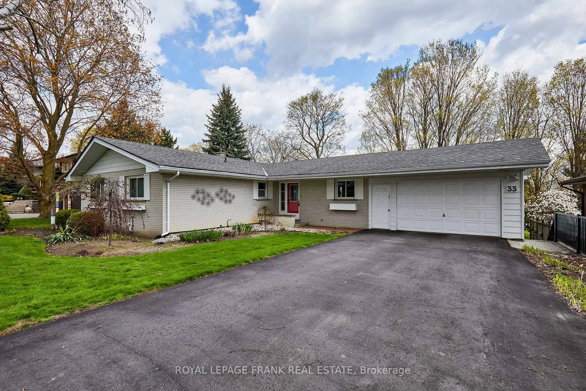 Photo 3 of 33 Ottawa Street, Scugog, Port Perry — HOMEH