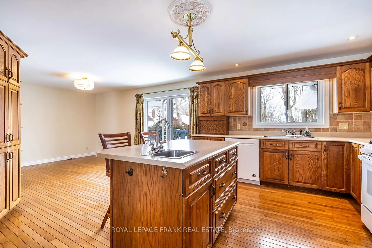 Photo 10 of 33 Ottawa Street, Scugog, Port Perry — HOMEH