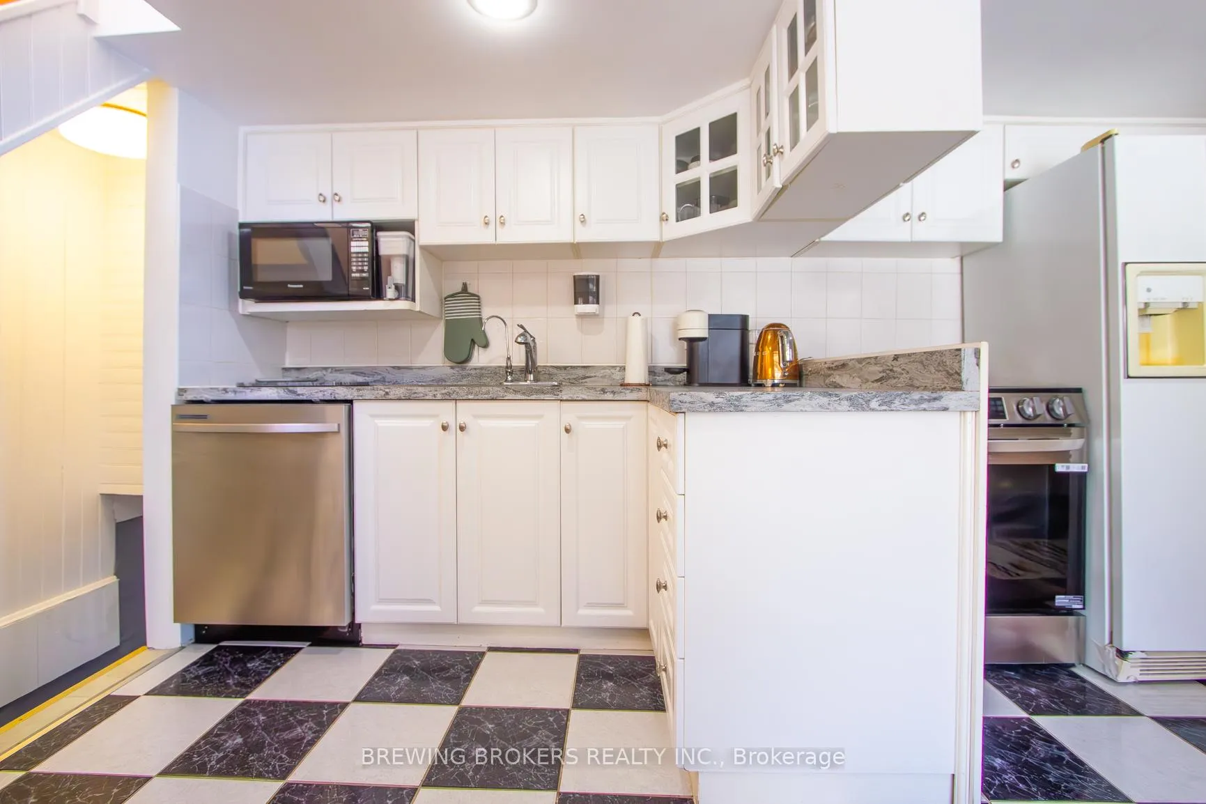 Photo 17 of 72 Thirteenth Street, Etobicoke, New Toronto — HOMEH