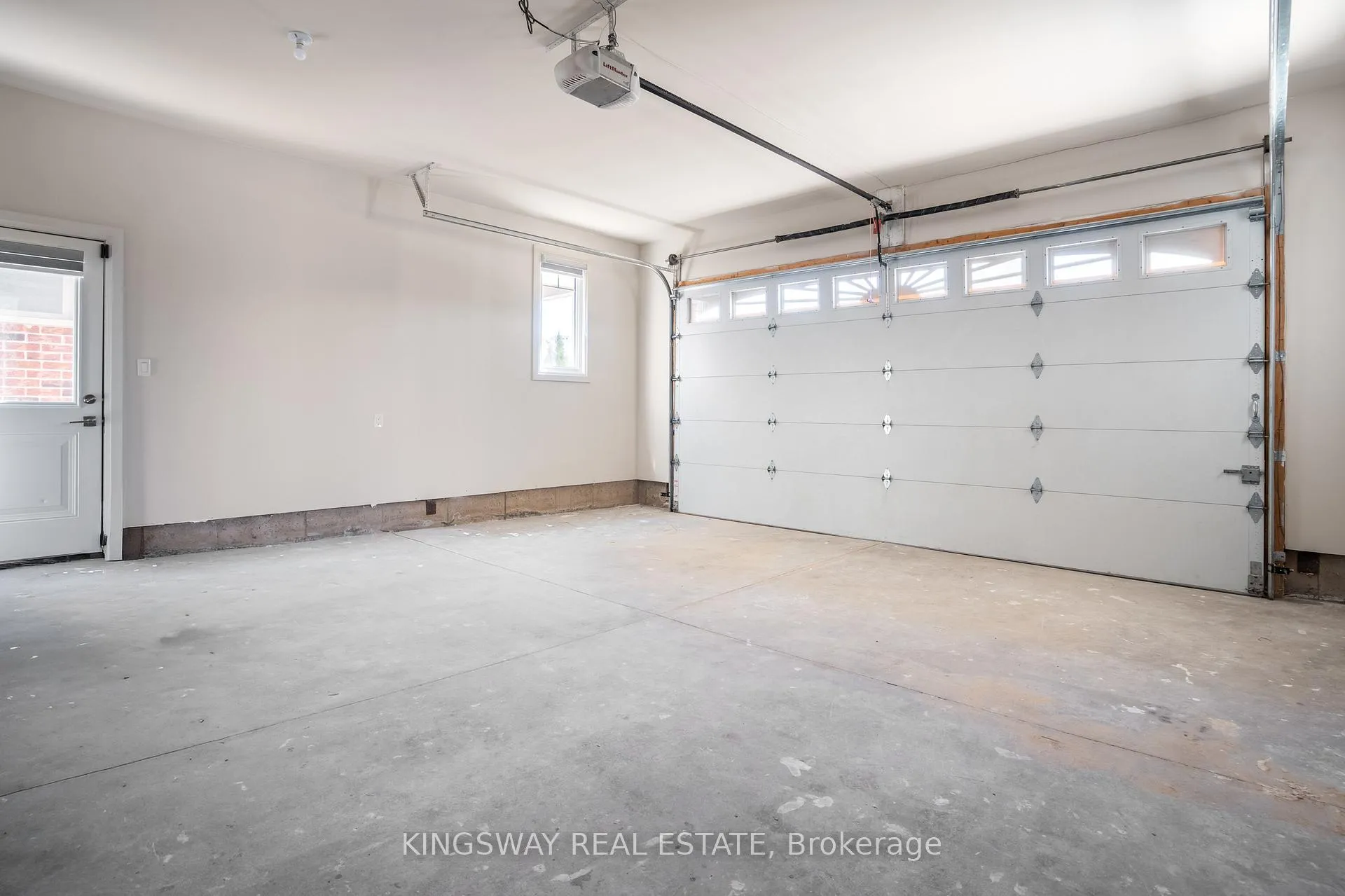 Photo 17 of 7275 Lionshead Avenue E, Niagara Falls, Oldfield — HOMEH