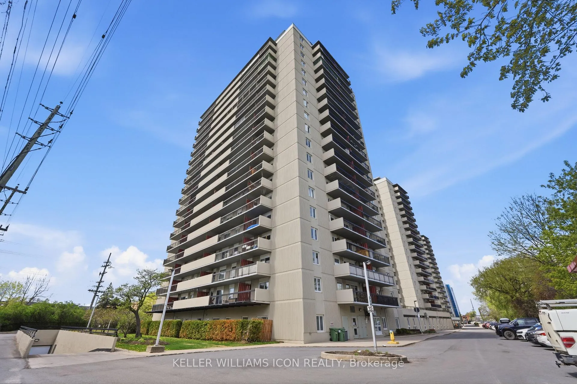 Front of Unit 1607, 158C Mcarthur Avenue