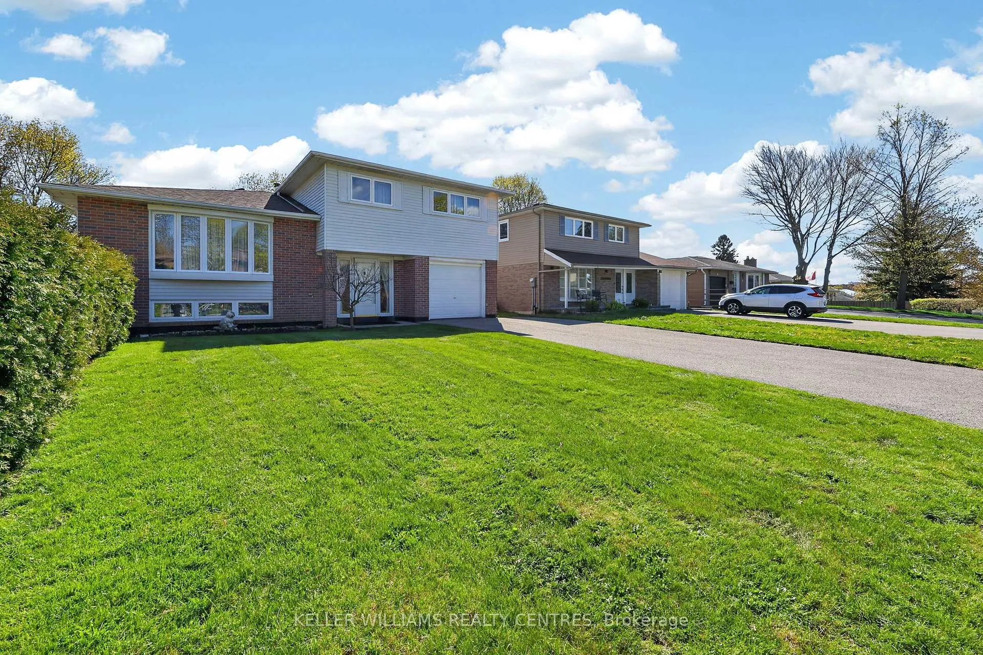 Photo 3 of 13 Laurentide Avenue, Aurora, Aurora Heights — HOMEH