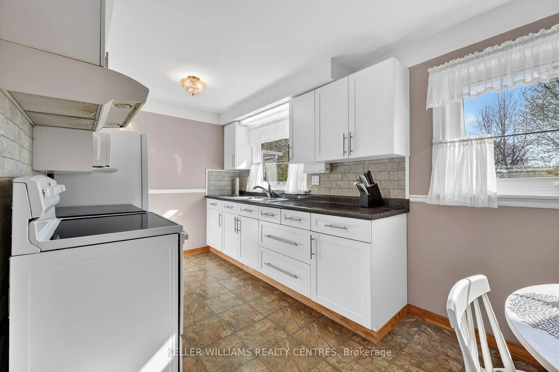 Photo 5 of 13 Laurentide Avenue, Aurora, Aurora Heights — HOMEH