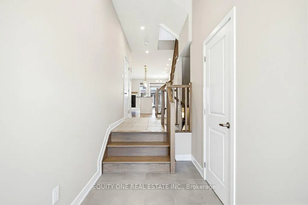 Photo 5 of 2033 Allegrini Terrace, Ottawa, Kanata - Emerald Meadows/Trailwest — HOMEH