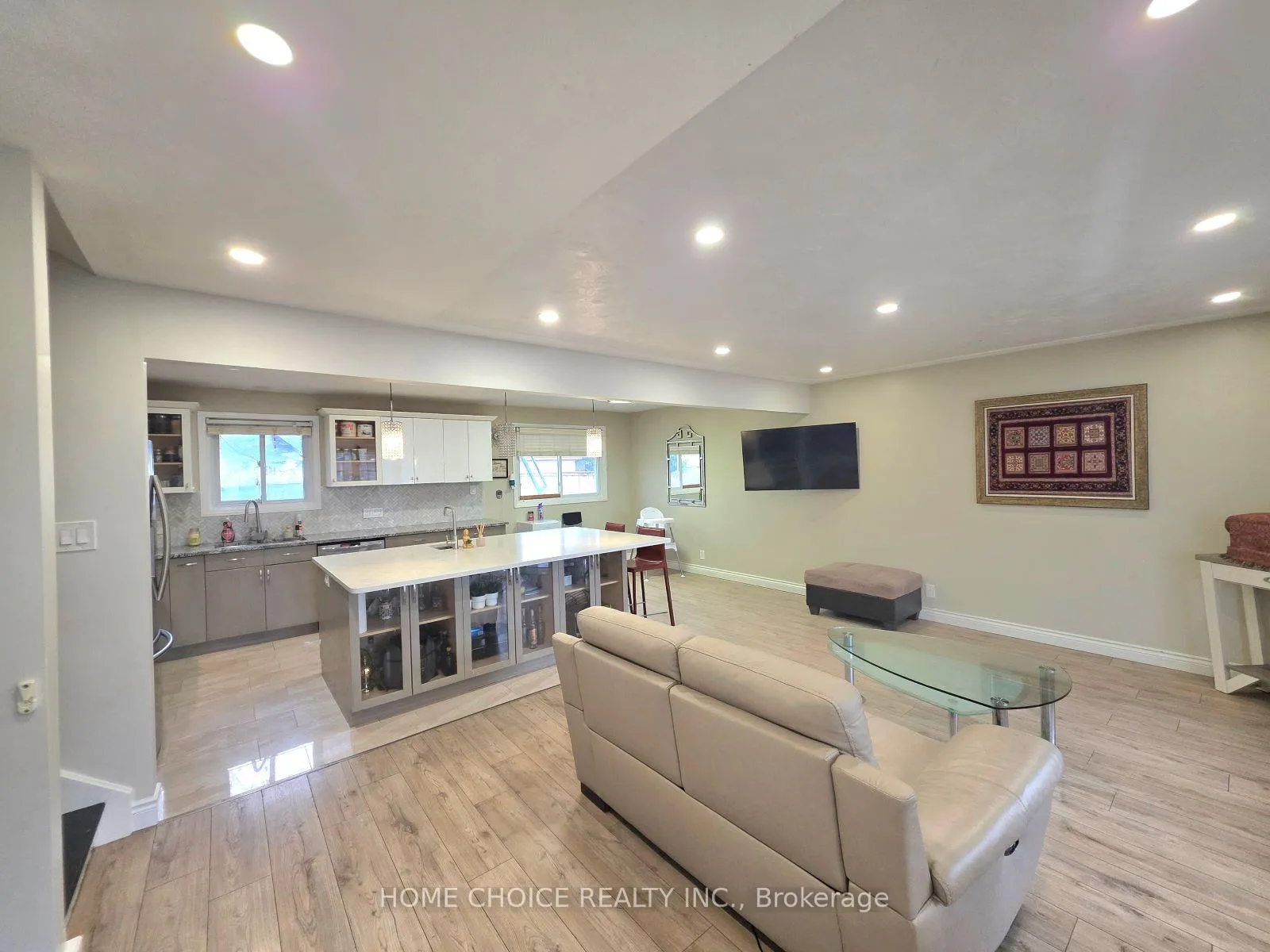 Photo 9 of 130 Champlain Crescent, Kitchener, Heritage Park - Kitchener — HOMEH