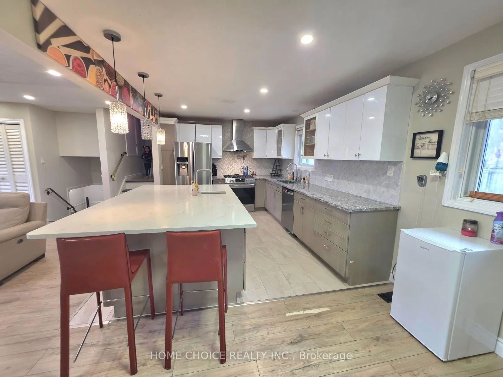 Photo 10 of 130 Champlain Crescent, Kitchener, Heritage Park - Kitchener — HOMEH