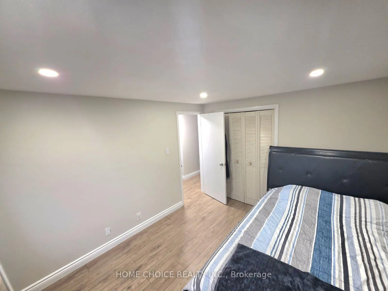 Photo 16 of 130 Champlain Crescent, Kitchener, Heritage Park - Kitchener — HOMEH