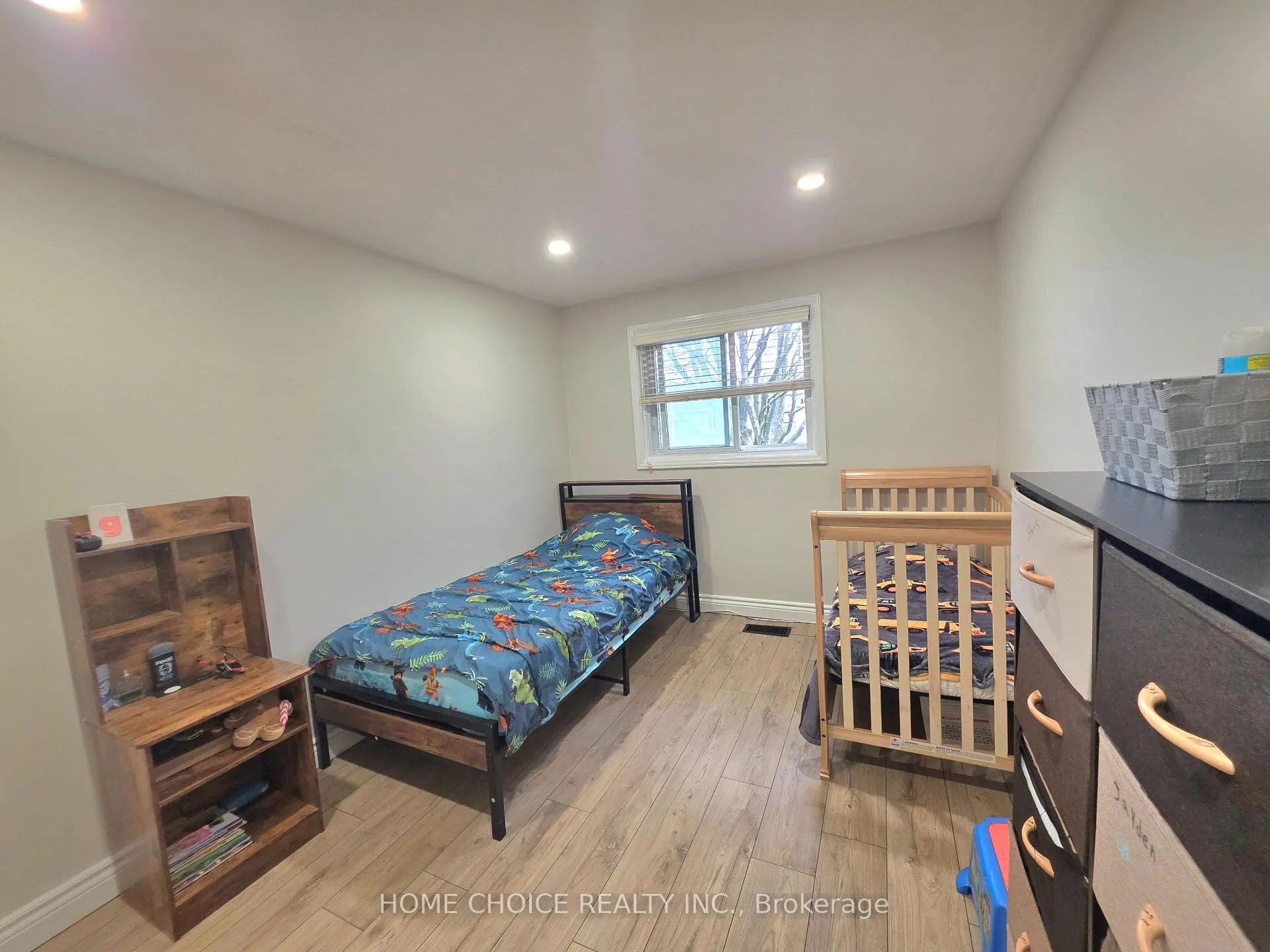 Photo 18 of 130 Champlain Crescent, Kitchener, Heritage Park - Kitchener — HOMEH