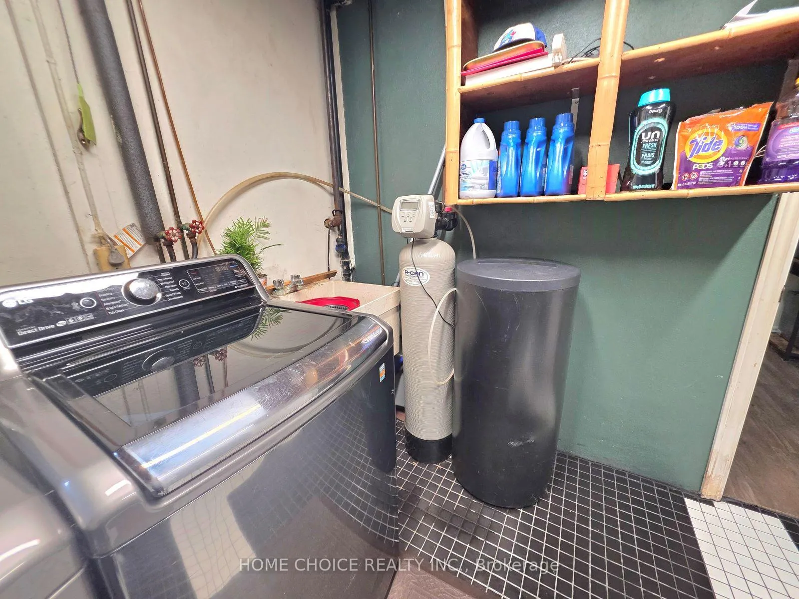 Photo 36 of 130 Champlain Crescent, Kitchener, Heritage Park - Kitchener — HOMEH