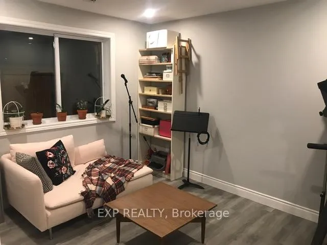Photo 5 of Unit B, 238 Ridgewood Crescent, London, South D — HOMEH