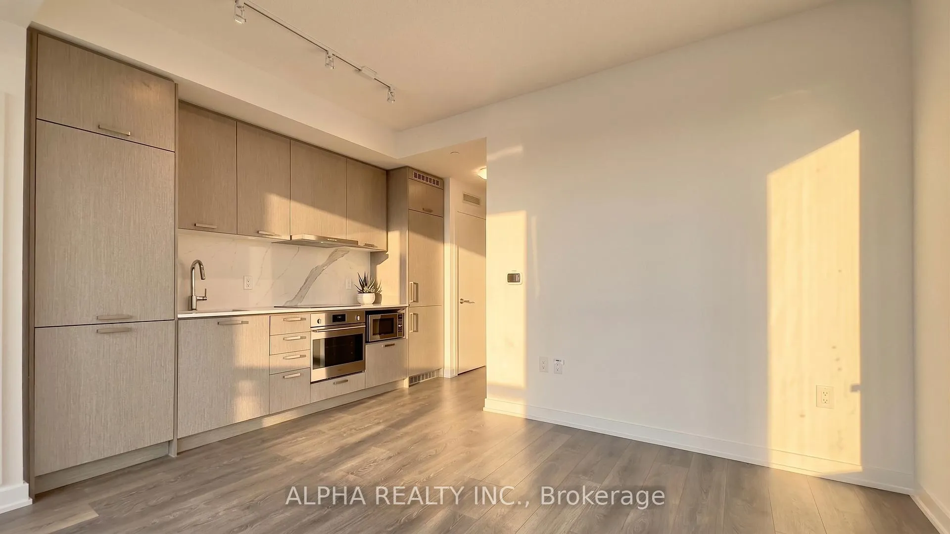 Photo 3 of Unit 2009, 38 Honeycrisp Crescent, Vaughan, Vaughan Corporate Centre — HOMEH