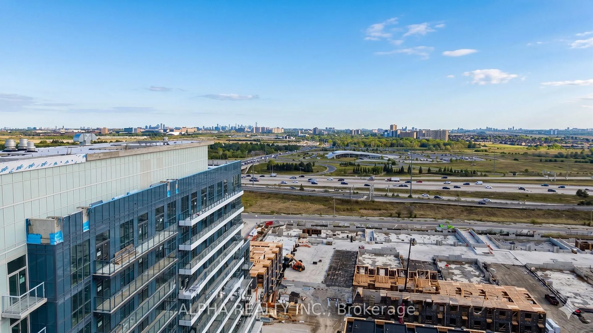 Photo 6 of Unit 2009, 38 Honeycrisp Crescent, Vaughan, Vaughan Corporate Centre — HOMEH
