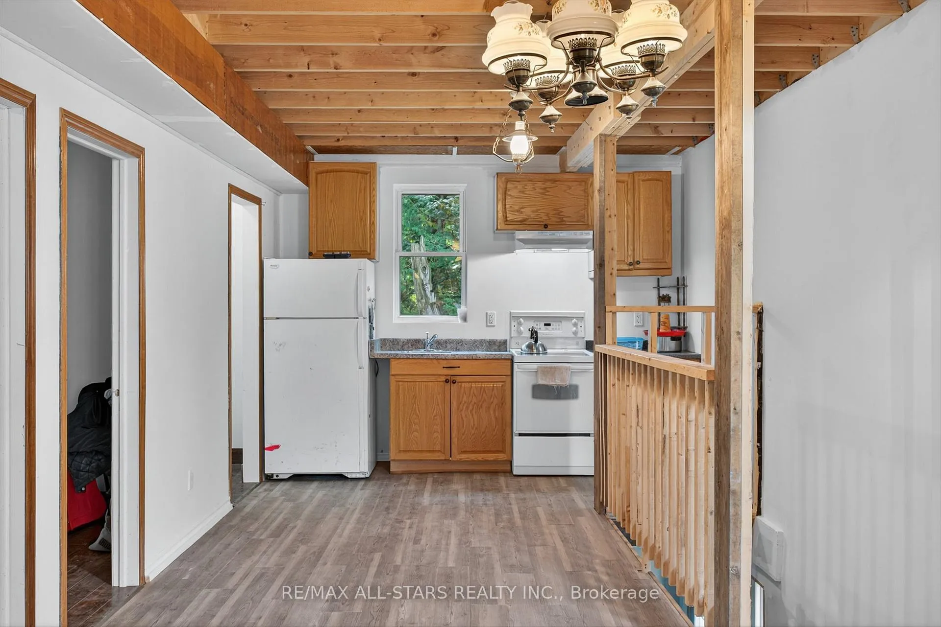 Photo 10 of 60 Elder Street, Kawartha Lakes, Fenelon — HOMEH