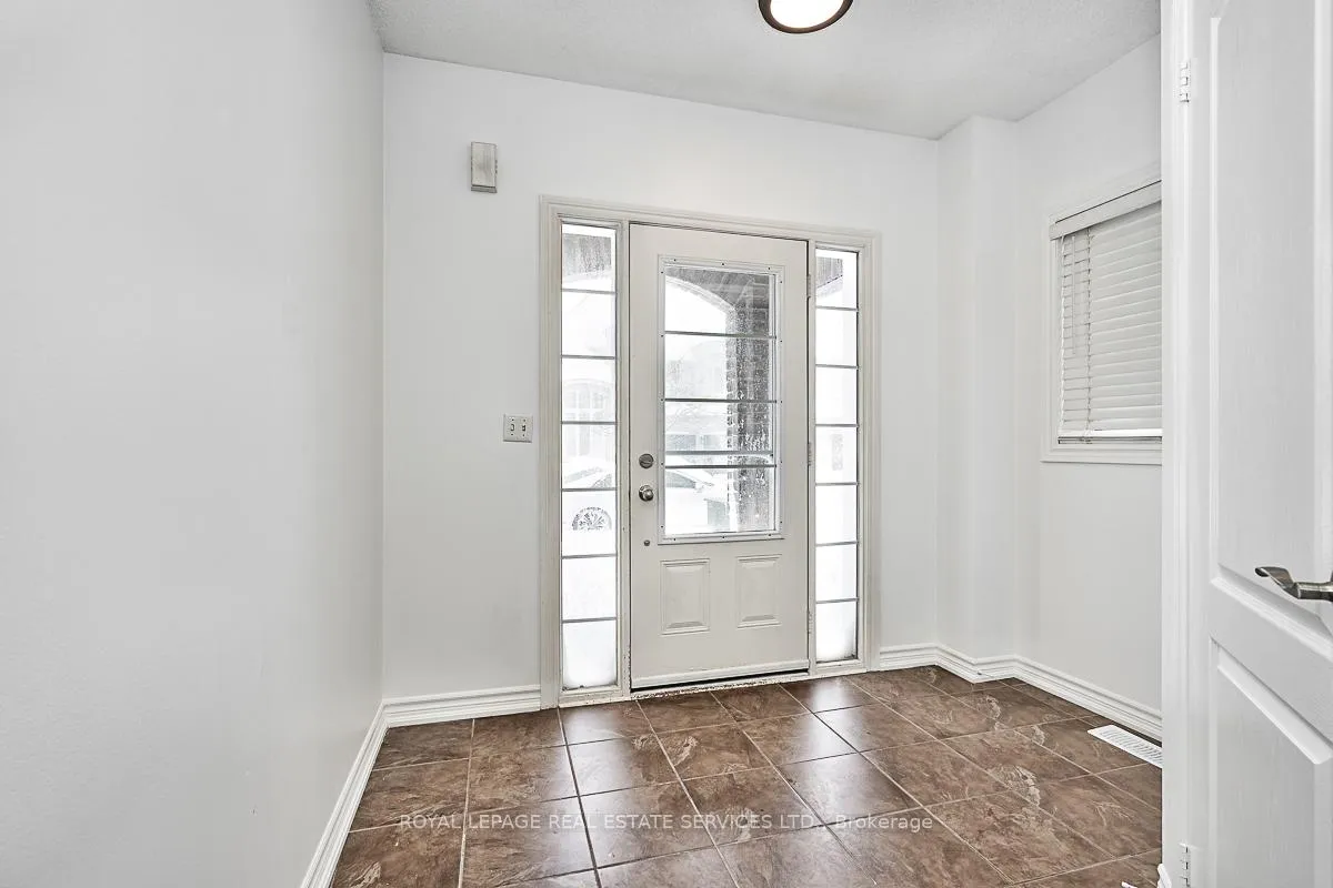 Photo 3 of 4227 Cole Crescent, Burlington, Alton — HOMEH
