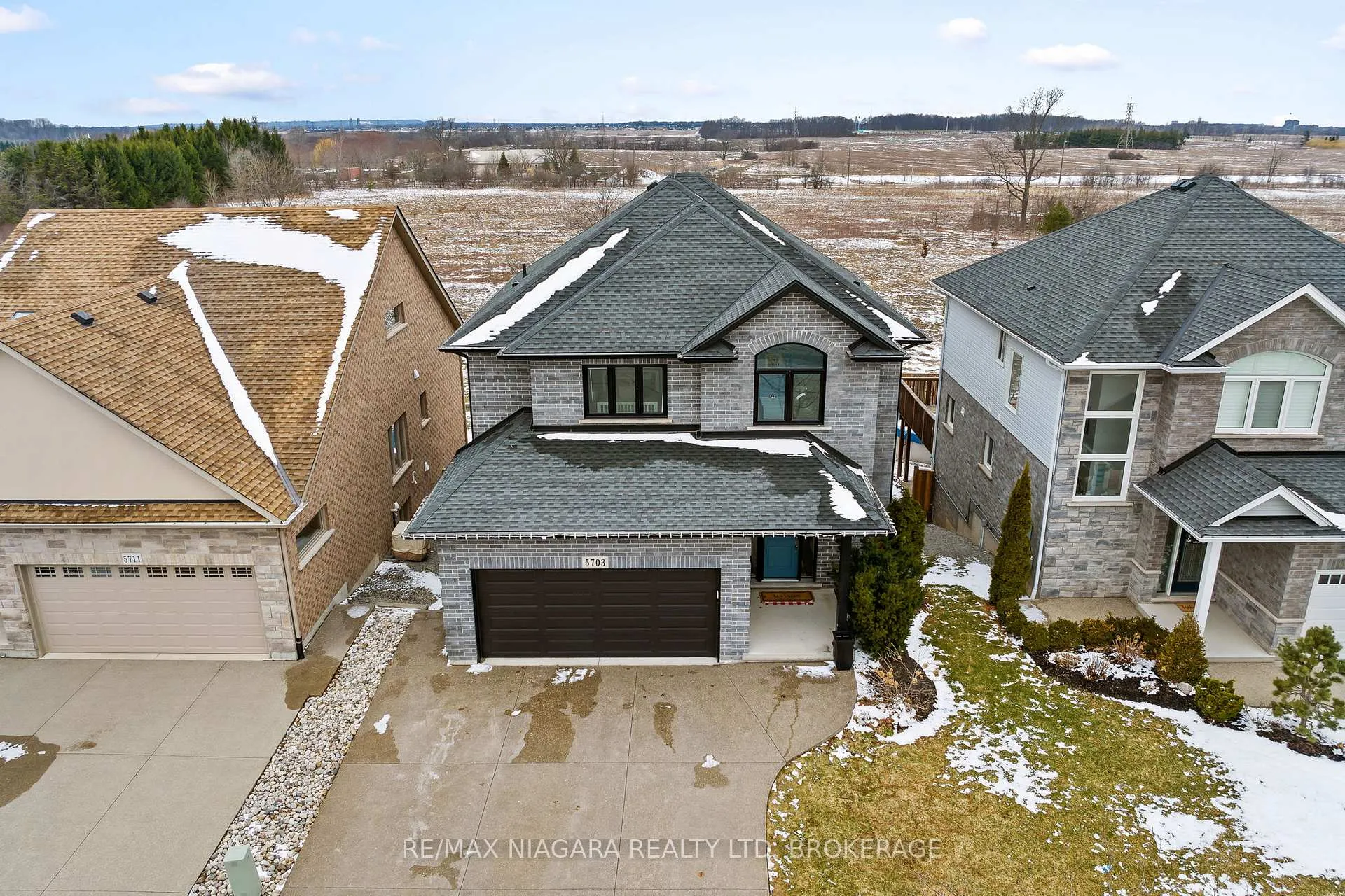 Photo 2 of 5703 Osprey Avenue, Niagara Falls, Forestview — HOMEH