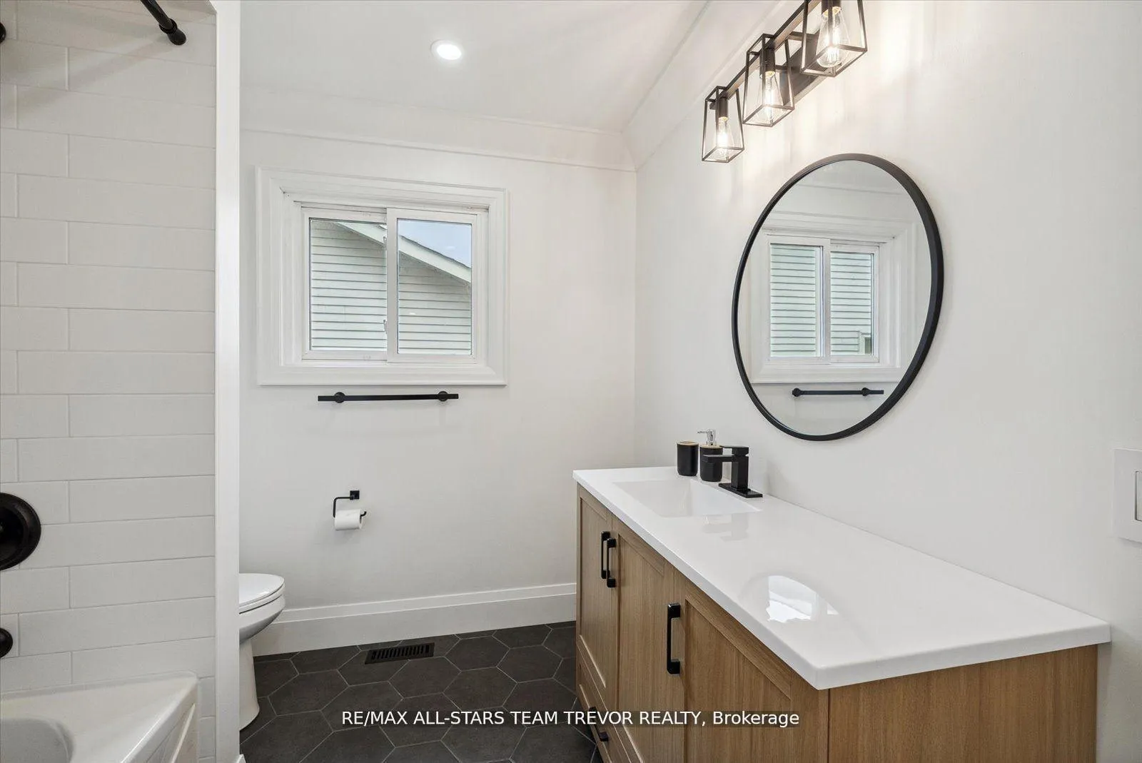 Photo 27 of 144 Natanya Boulevard, Georgina, Keswick North — HOMEH
