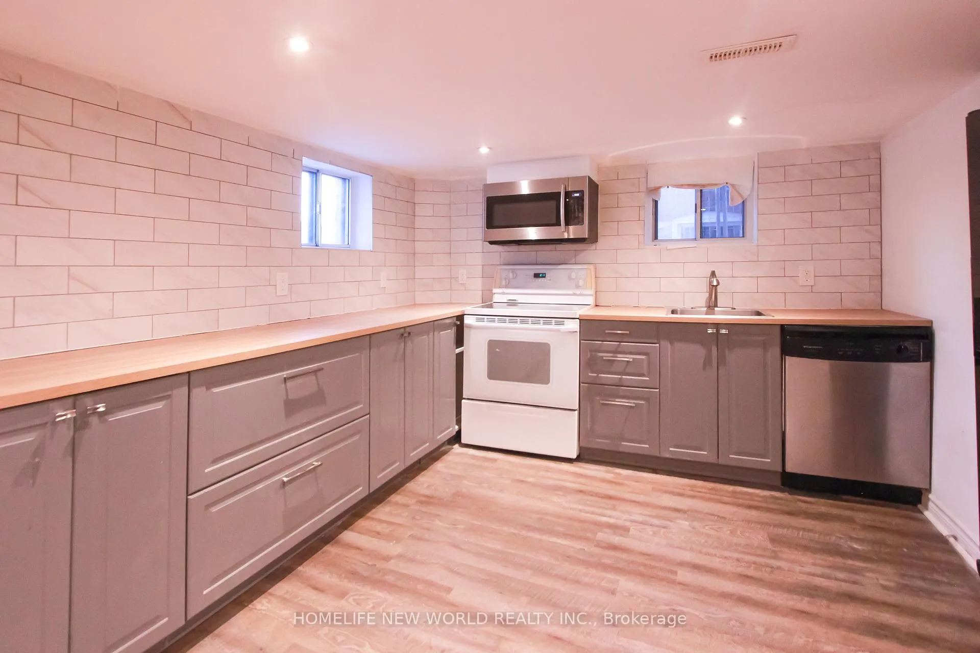 Photo 4 of Unit Basement, 62 Belvidere Avenue, Toronto, Oakwood Village — HOMEH