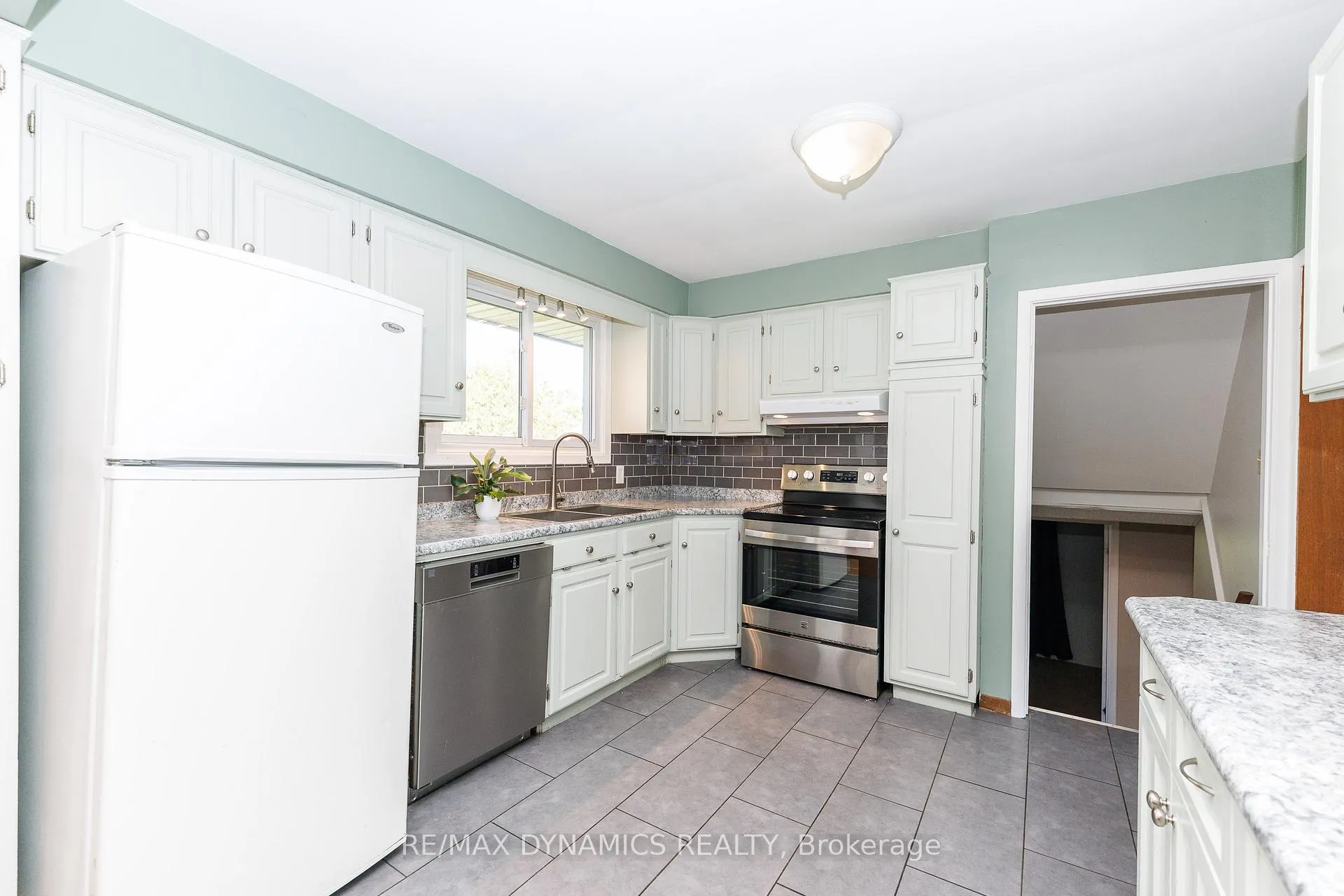 Photo 12 of 51 Karen Crescent, Welland, Prince Charles — HOMEH