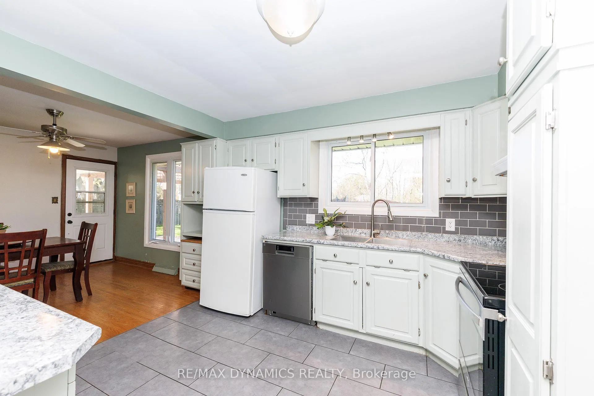 Photo 13 of 51 Karen Crescent, Welland, Prince Charles — HOMEH