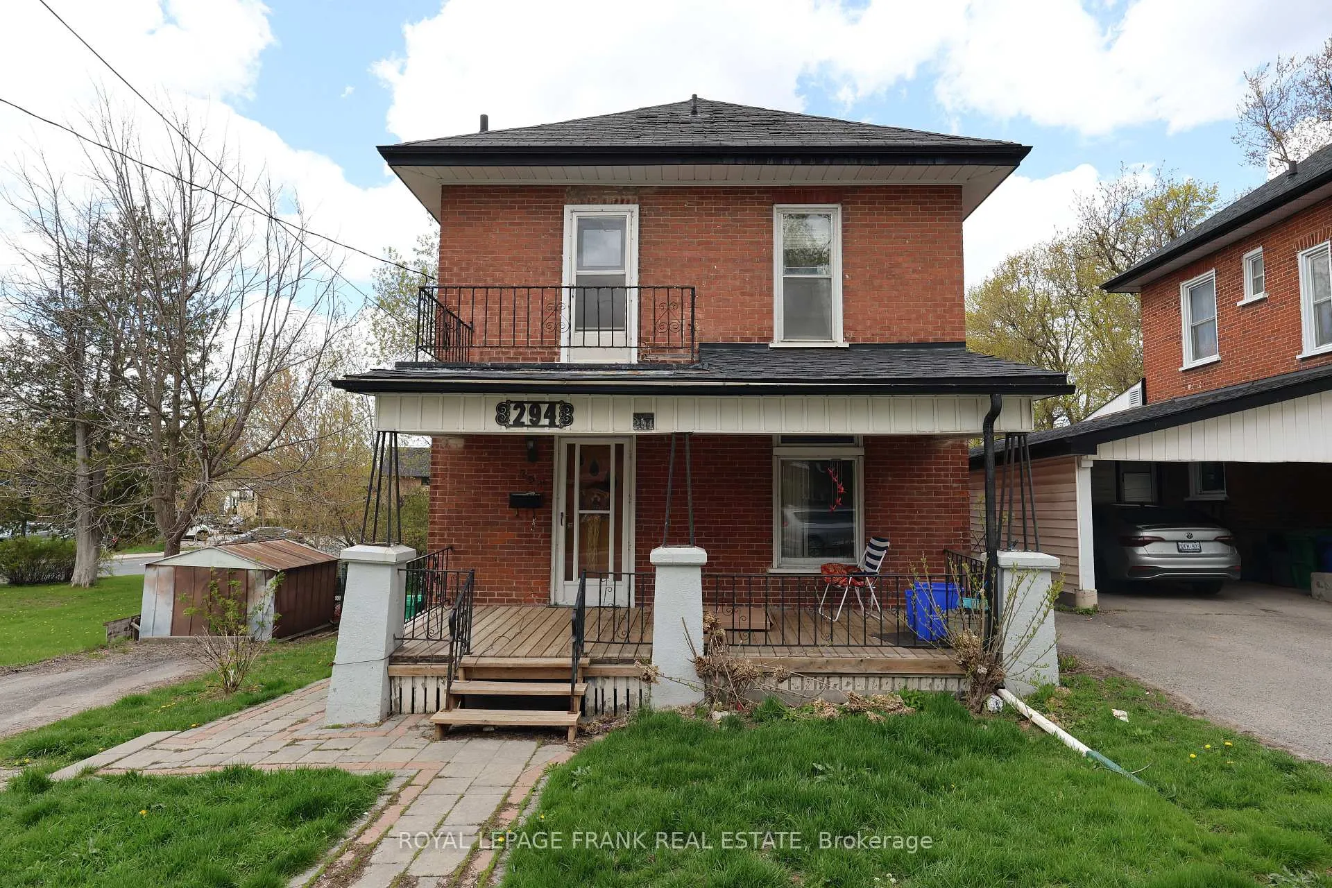 Front of 294 Parkhill Road W