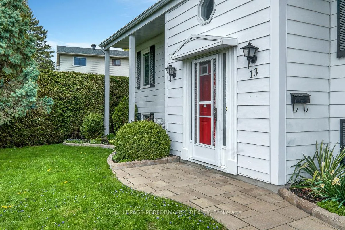 Photo 2 of 13 Mcmurdo Court, Ottawa, Borden Farm/Stewart Farm/Carleton Heights/Parkwood Hills — HOMEH
