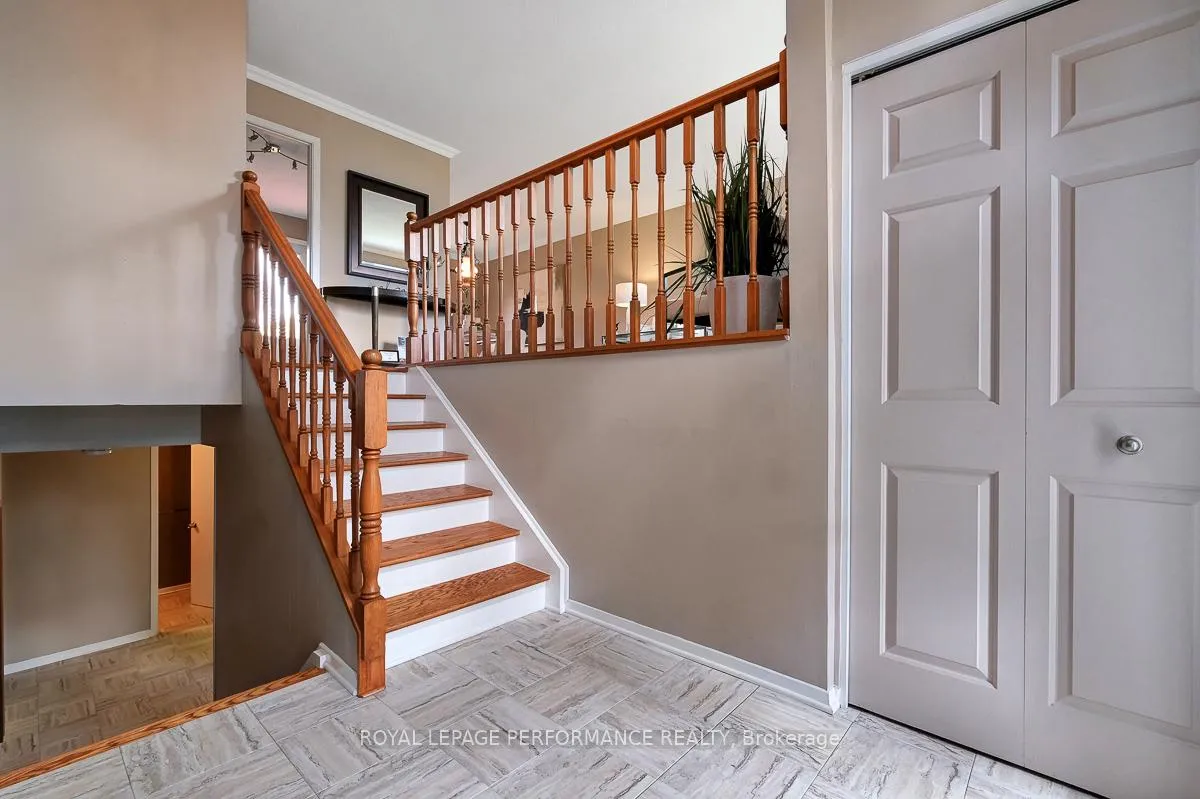 Photo 3 of 13 Mcmurdo Court, Ottawa, Borden Farm/Stewart Farm/Carleton Heights/Parkwood Hills — HOMEH