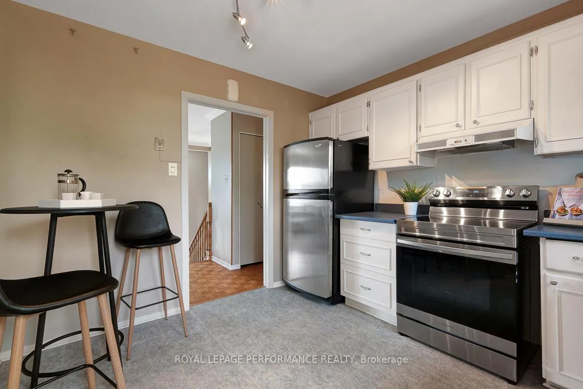 Photo 12 of 13 Mcmurdo Court, Ottawa, Borden Farm/Stewart Farm/Carleton Heights/Parkwood Hills — HOMEH