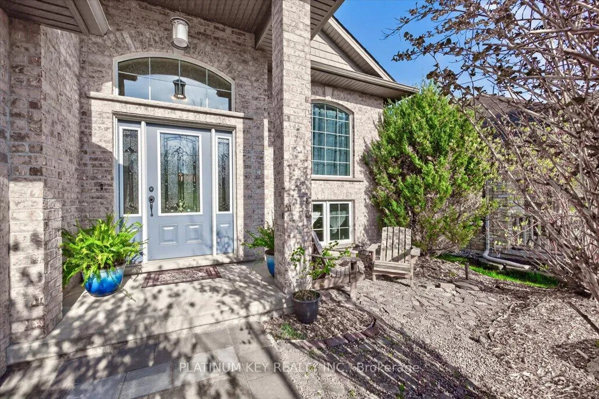 Photo 3 of 531 Darcy Drive, Strathroy-Caradoc, NE — HOMEH