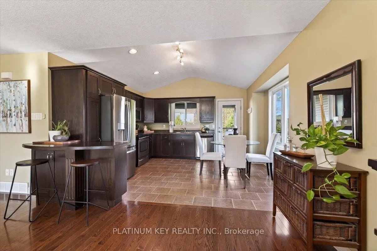 Photo 6 of 531 Darcy Drive, Strathroy-Caradoc, NE — HOMEH