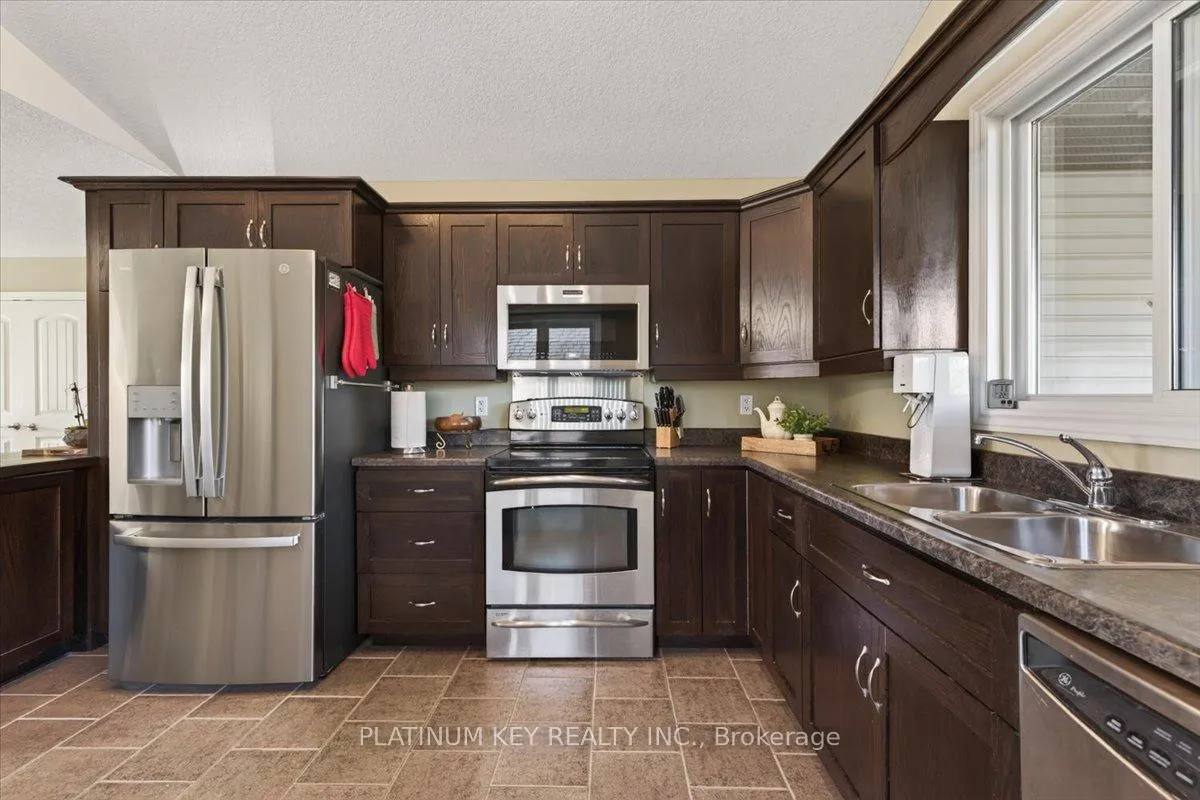 Photo 7 of 531 Darcy Drive, Strathroy-Caradoc, NE — HOMEH