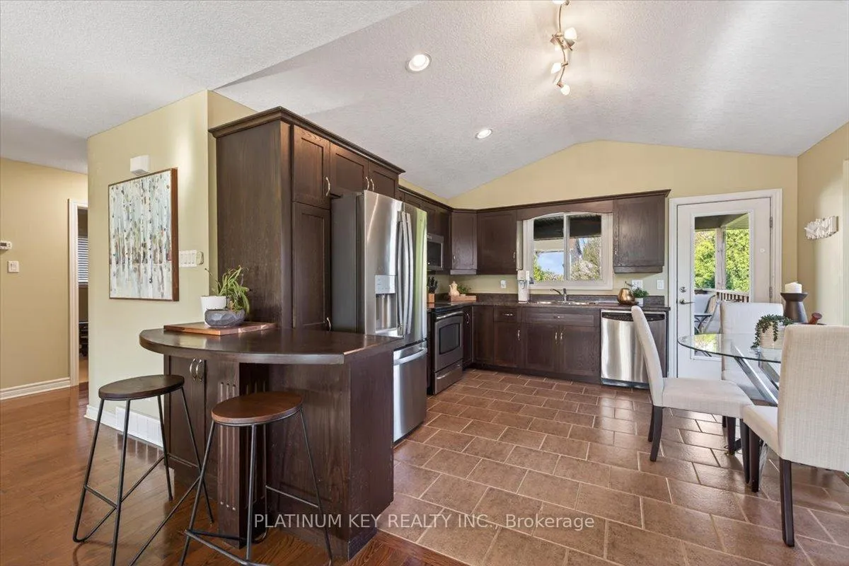 Photo 10 of 531 Darcy Drive, Strathroy-Caradoc, NE — HOMEH