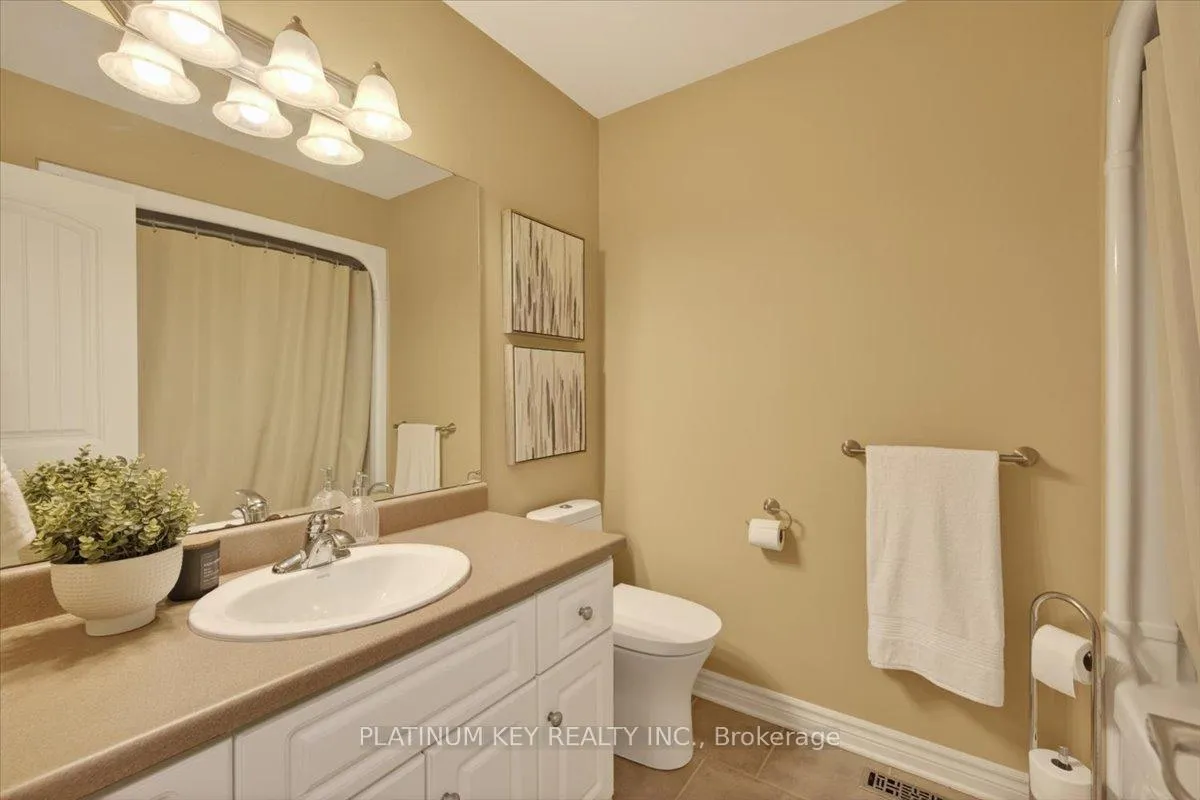 Photo 16 of 531 Darcy Drive, Strathroy-Caradoc, NE — HOMEH