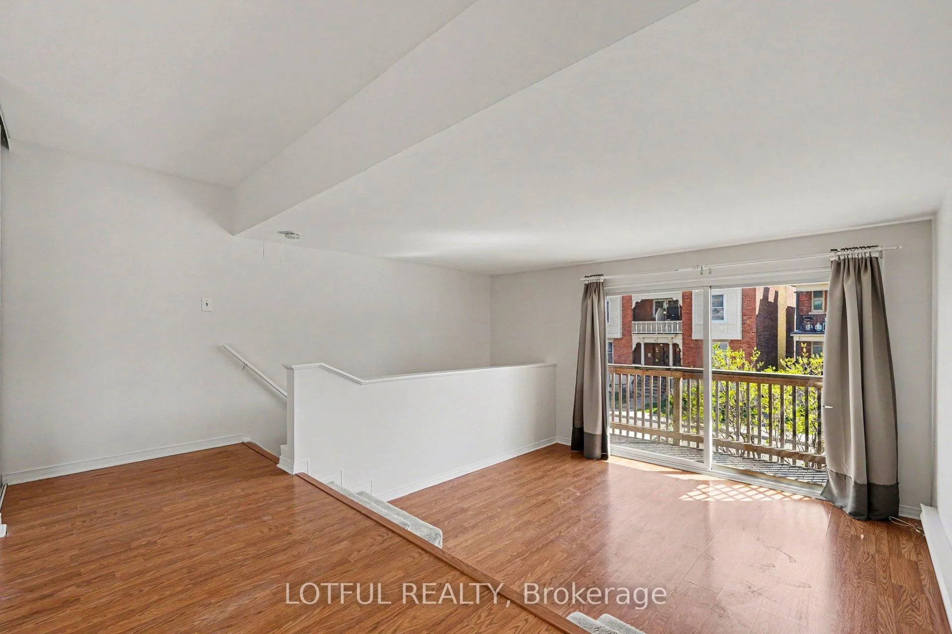 Photo 3 of Unit 2, 72 Spadina Avenue, Ottawa, Hintonburg — HOMEH