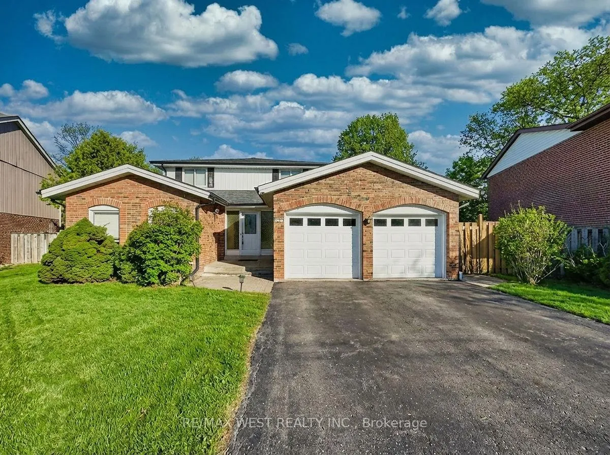 Front of 20 Foxwood Grove