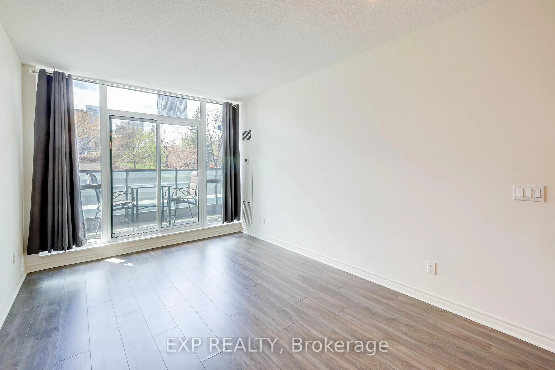 Photo 4 of Unit 212, 25 Lower Simcoe Street, Toronto, Waterfront Communities — HOMEH