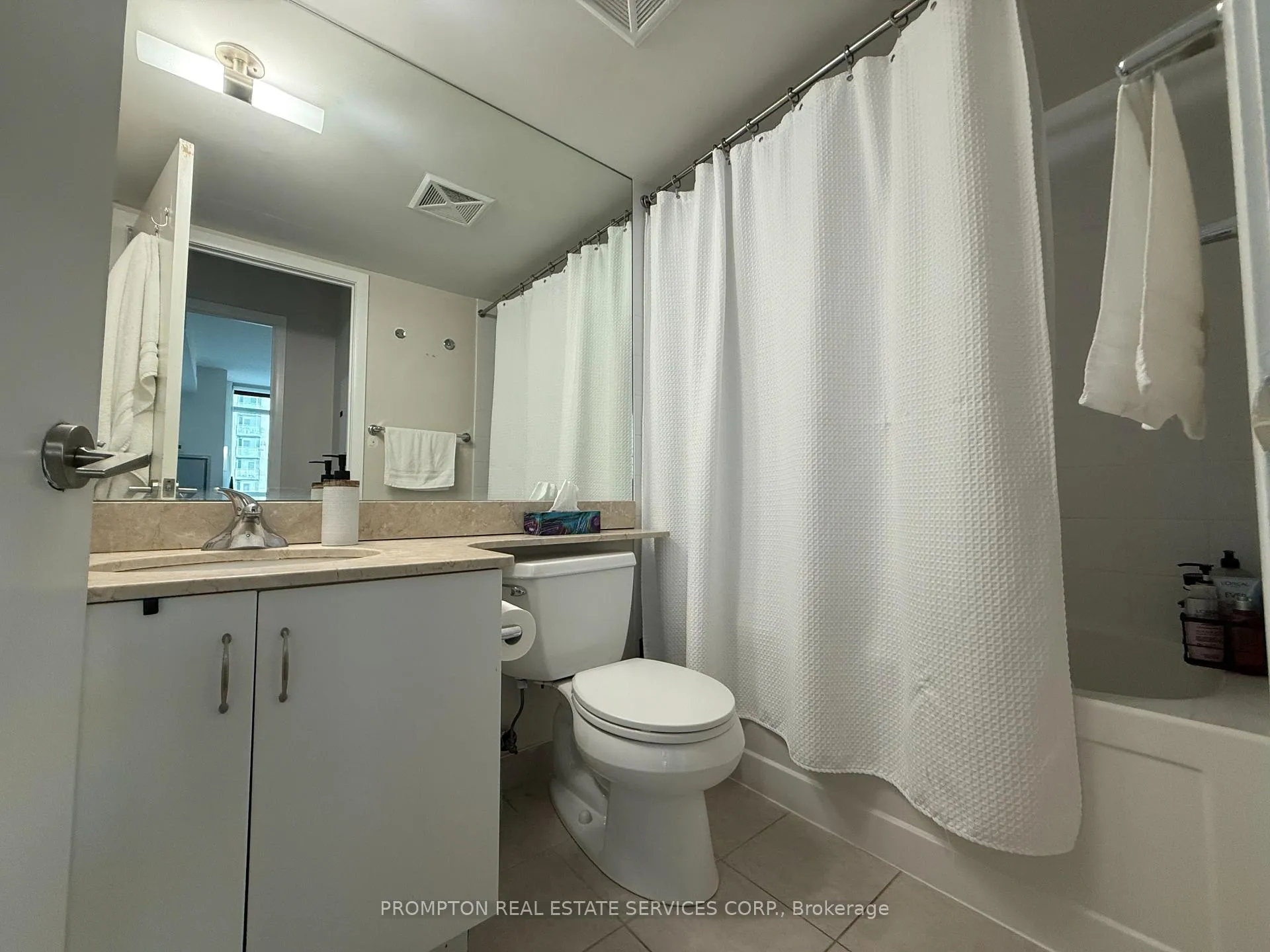 Photo 9 of Unit 1801, 215 Fort York Boulevard, Toronto, Niagara — HOMEH