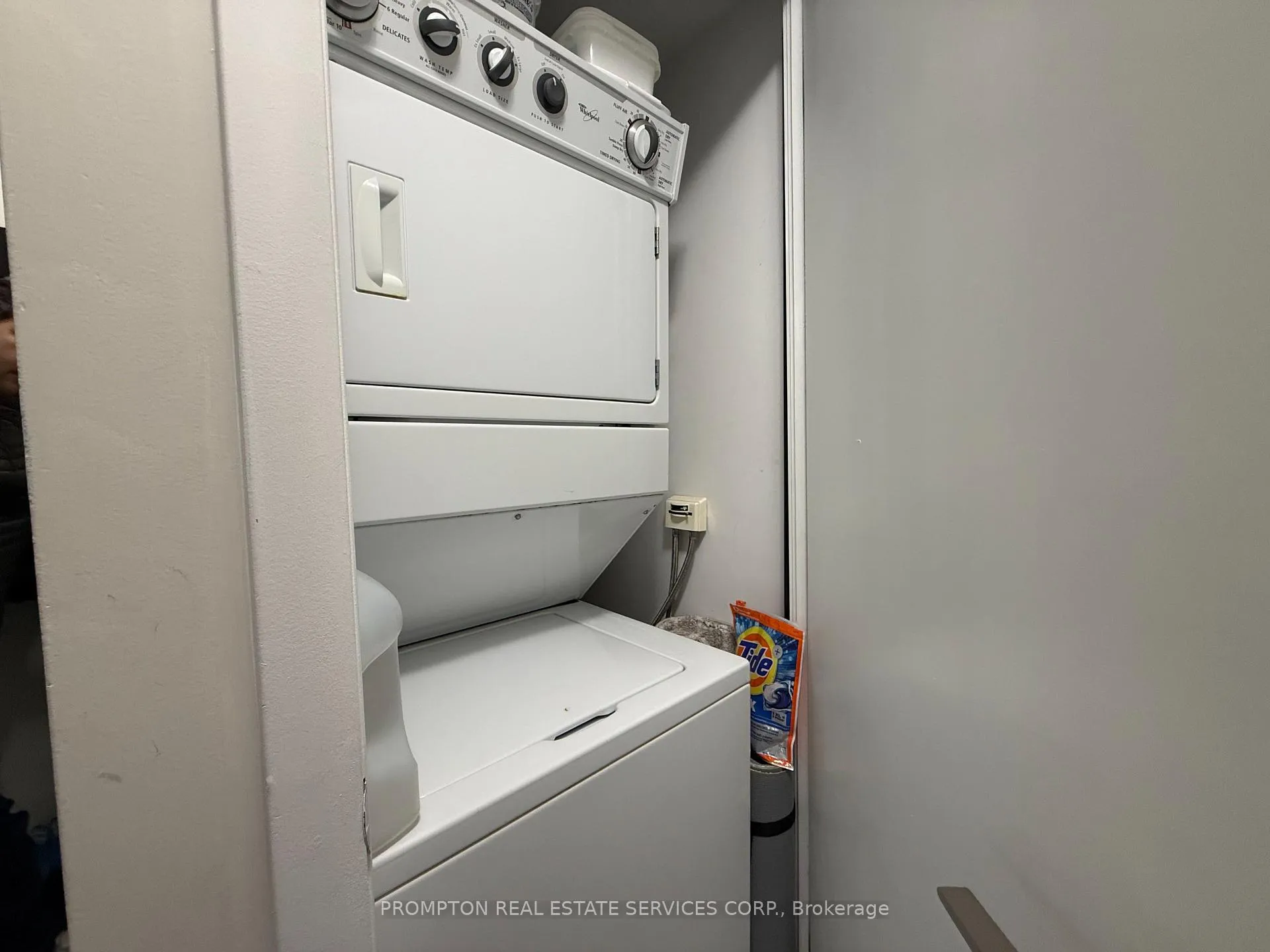 Photo 10 of Unit 1801, 215 Fort York Boulevard, Toronto, Niagara — HOMEH