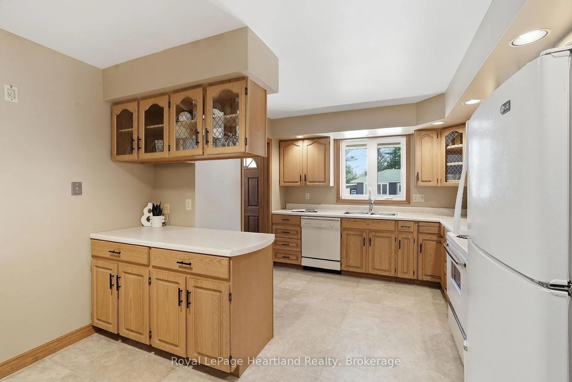 Photo 15 of 350 Edward Street, North Huron, Wingham — HOMEH