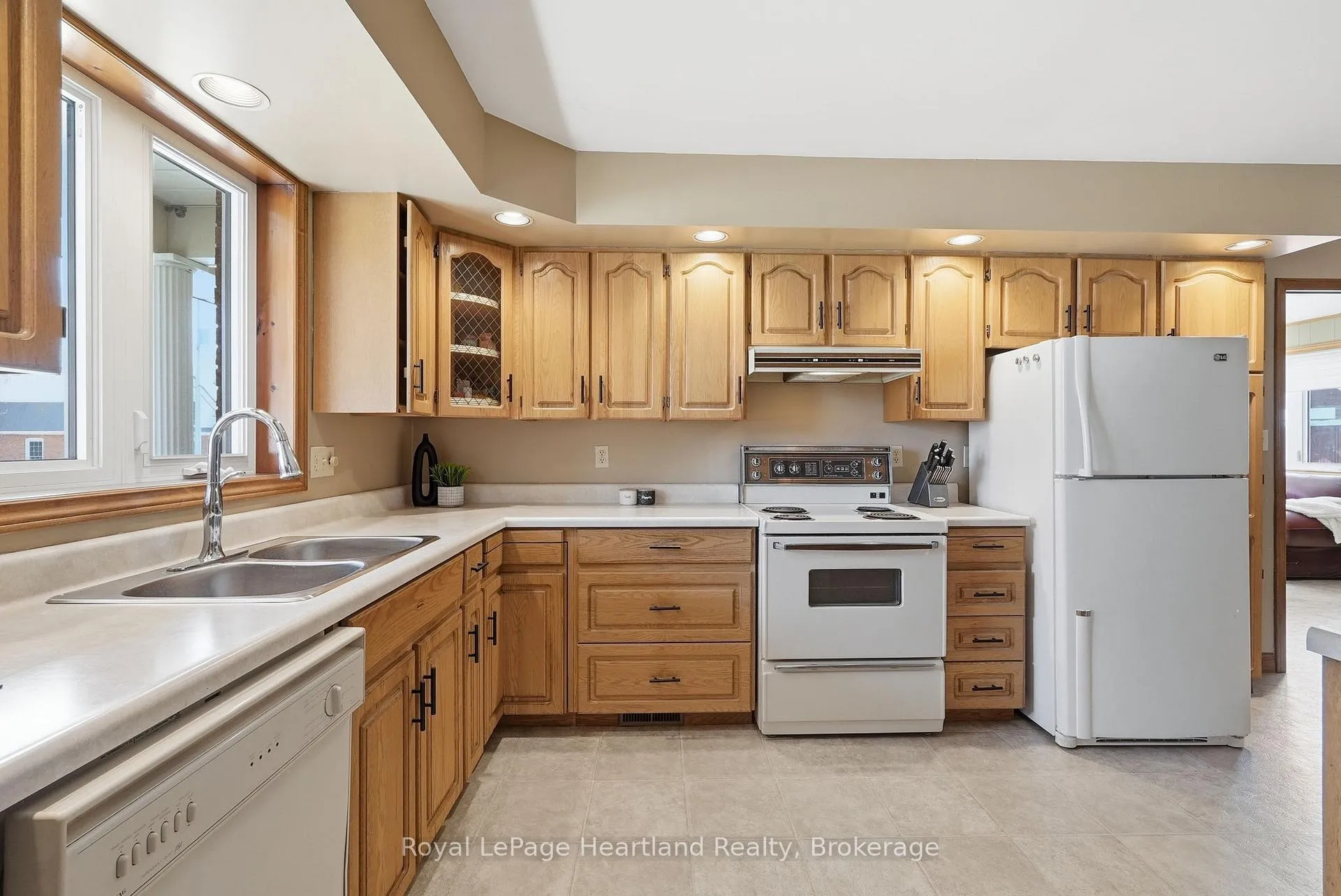 Photo 17 of 350 Edward Street, North Huron, Wingham — HOMEH