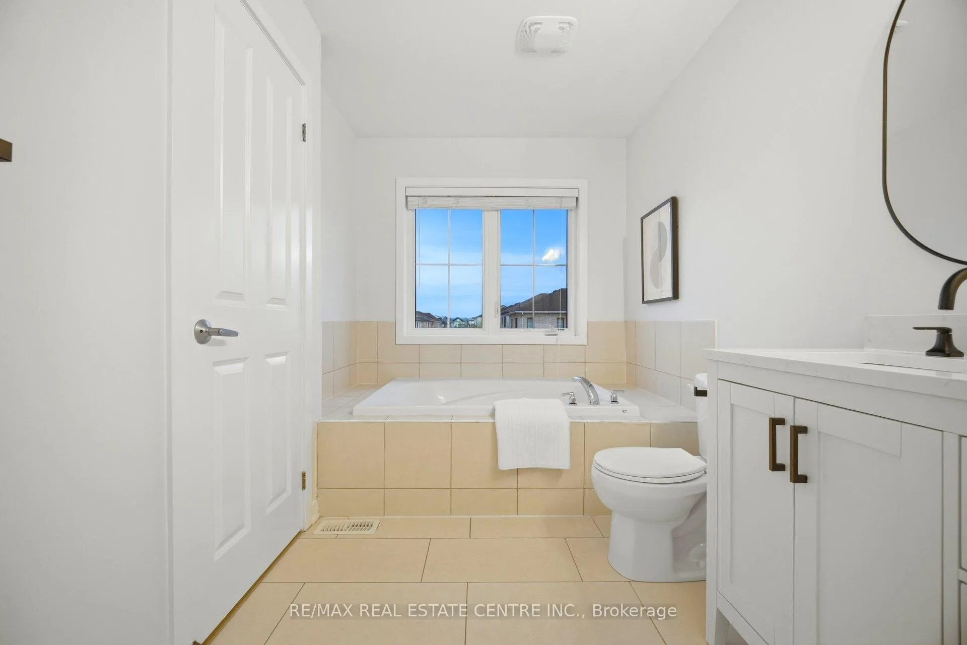Photo 27 of 40 Sherway Street, Hamilton, Stoney Creek — HOMEH