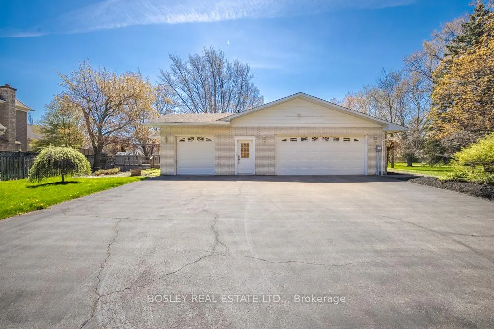 Photo 3 of 720 Lake Street, St. Catharines, Lakeshore — HOMEH