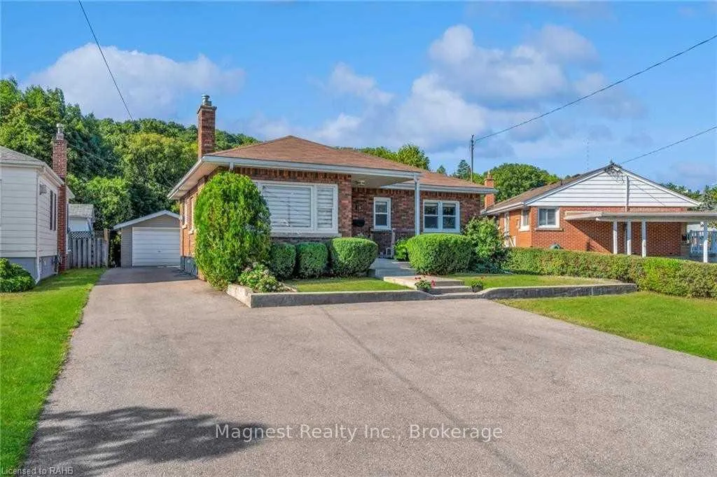 Photo 1 of Unit Upper, 18 New Mountain Road, Hamilton, Stoney Creek — HOMEH