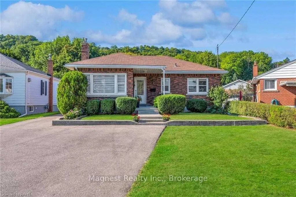 Photo 2 of Unit Upper, 18 New Mountain Road, Hamilton, Stoney Creek — HOMEH