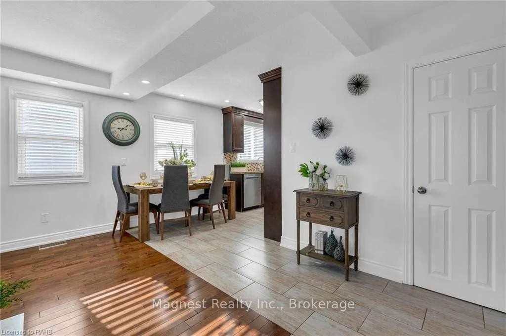 Photo 3 of Unit Upper, 18 New Mountain Road, Hamilton, Stoney Creek — HOMEH