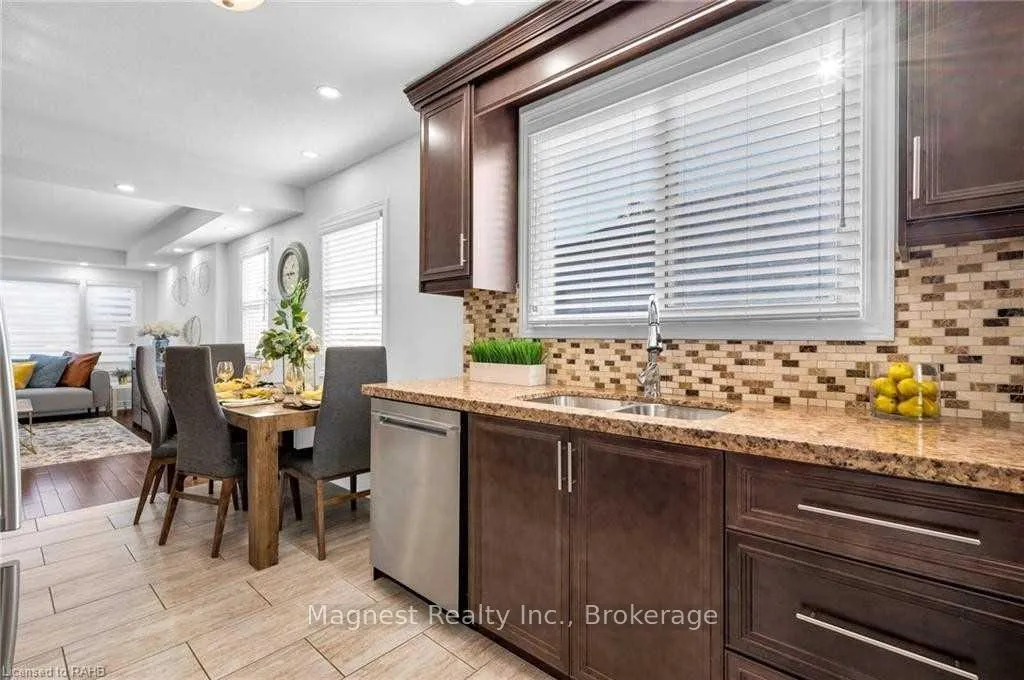 Photo 7 of Unit Upper, 18 New Mountain Road, Hamilton, Stoney Creek — HOMEH