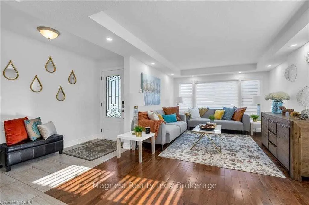 Photo 8 of Unit Upper, 18 New Mountain Road, Hamilton, Stoney Creek — HOMEH