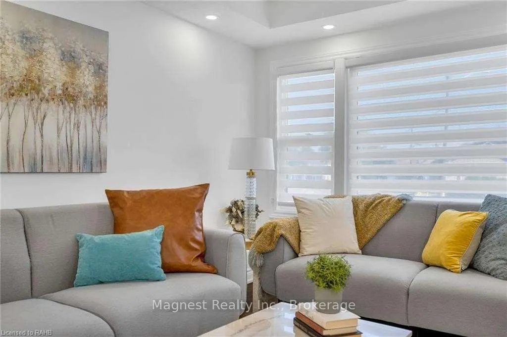 Photo 11 of Unit Upper, 18 New Mountain Road, Hamilton, Stoney Creek — HOMEH