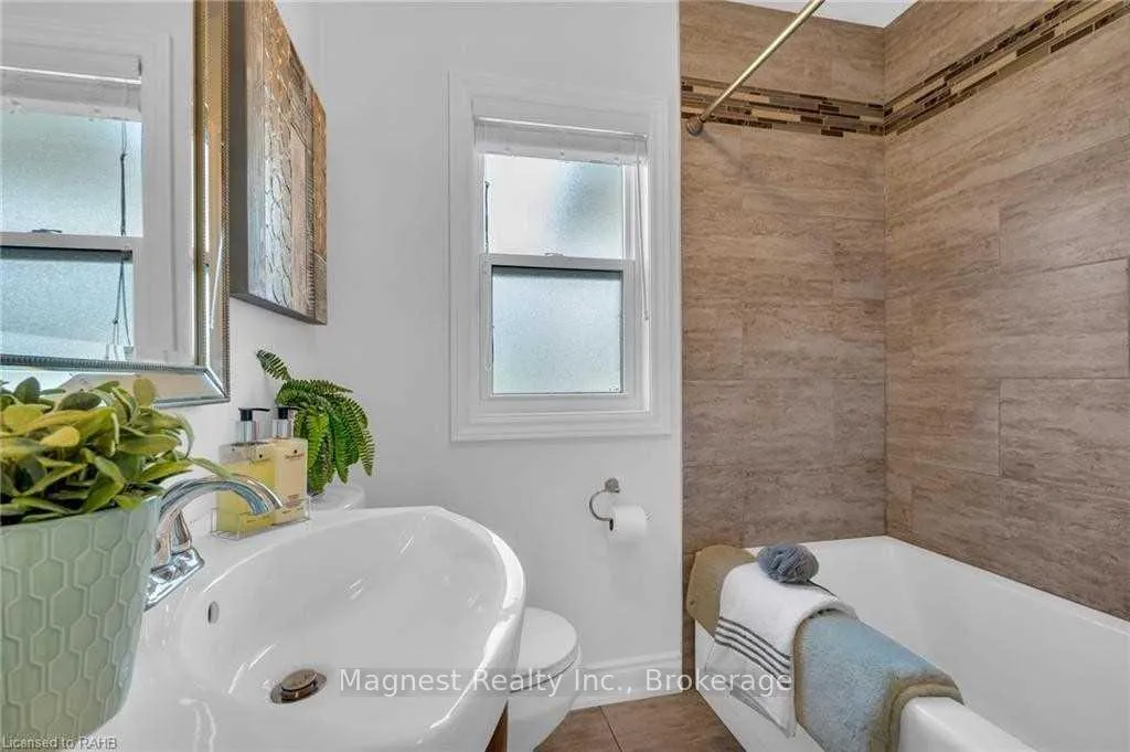 Photo 14 of Unit Upper, 18 New Mountain Road, Hamilton, Stoney Creek — HOMEH