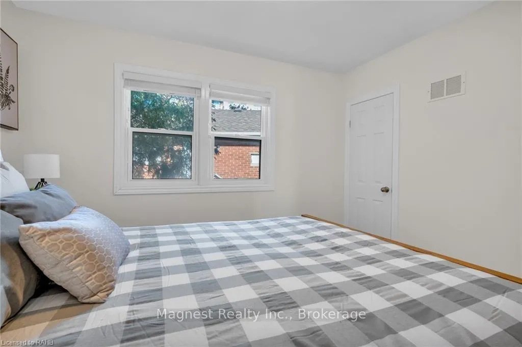 Photo 16 of Unit Upper, 18 New Mountain Road, Hamilton, Stoney Creek — HOMEH